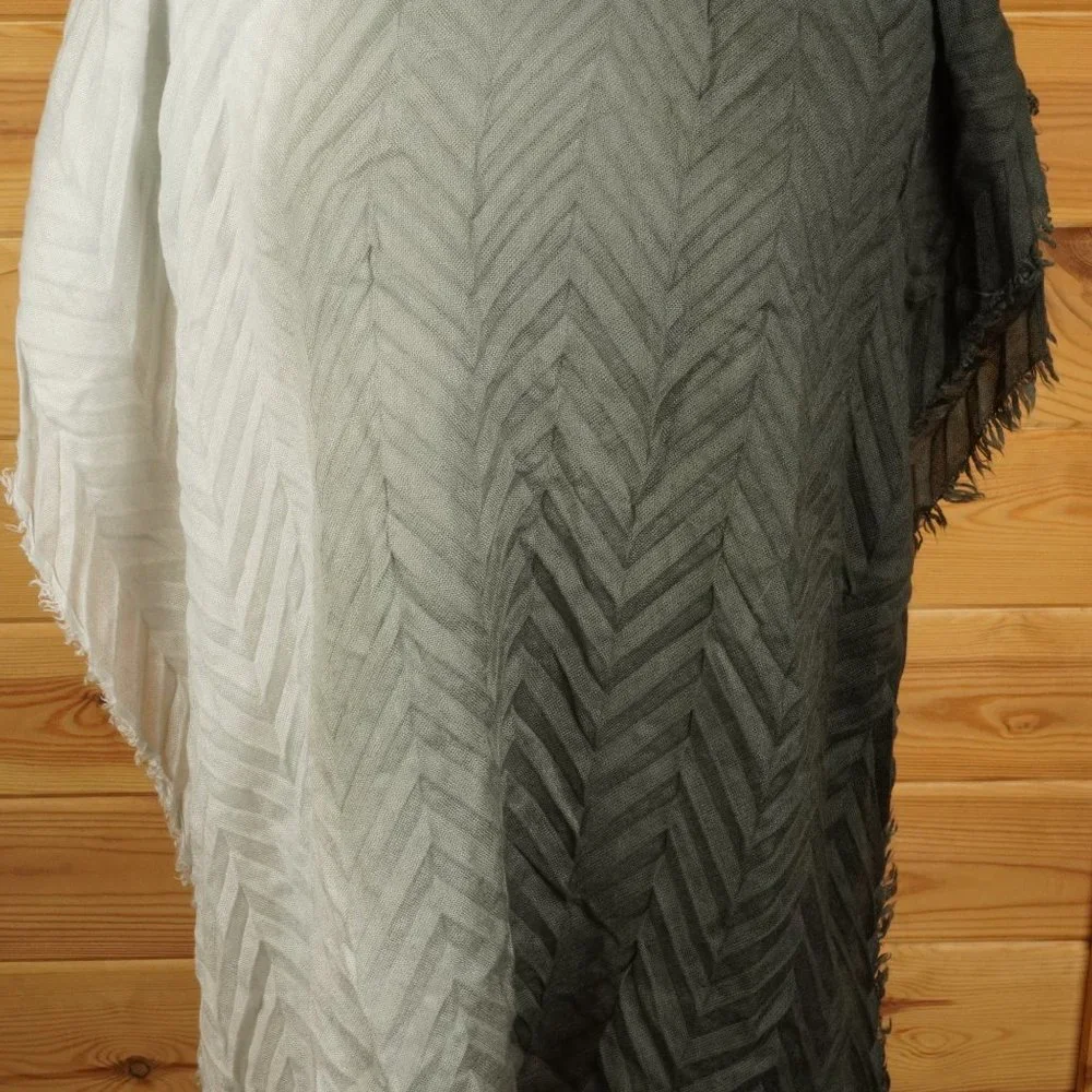 Gray and White Gradient Wrap Scarf Size 28x41‎